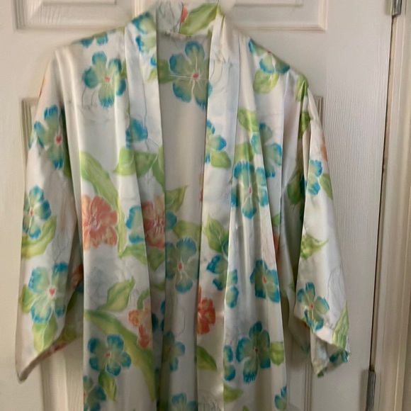 Natori Floral Robe - Picture 2 of 4